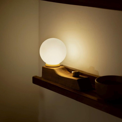 Lampe de table minimaliste à socle incurvé et globe lumineux